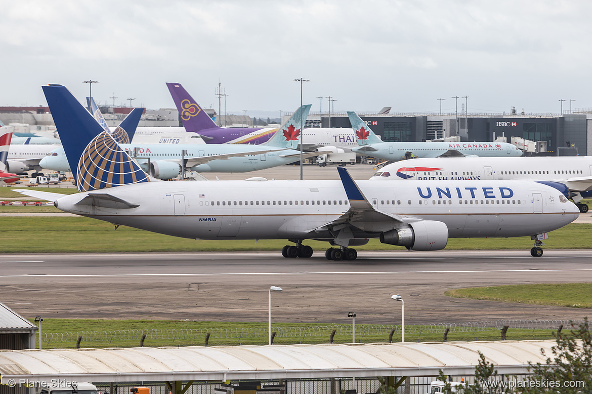 United Airlines Boeing 767-300ER N669UA at London Heathrow Airport (EGLL/LHR) United Airlines Boeing 767-300ER N669UA at London Heathrow Airport (EGLL/LHR)