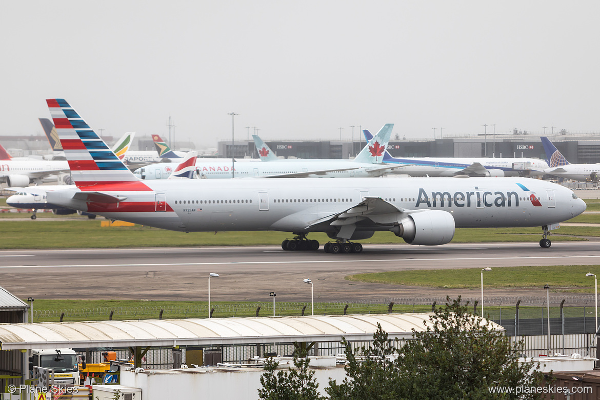 American Airlines Boeing 777-300ER N725AN at London Heathrow Airport (EGLL/LHR) American Airlines Boeing 777-300ER N725AN at London Heathrow Airport (EGLL/LHR)