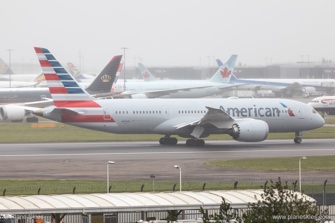 American Airlines Boeing 787-8 N819AN at London Heathrow Airport (EGLL/LHR) American Airlines Boeing 787-8 N819AN at London Heathrow Airport (EGLL/LHR)