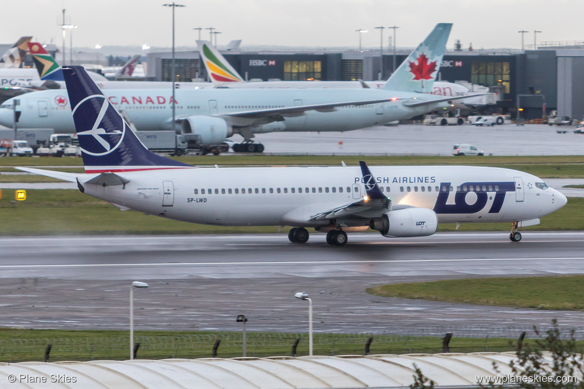 LOT Polish Airlines Boeing 737-800 SP-LWD at London Heathrow Airport (EGLL/LHR)