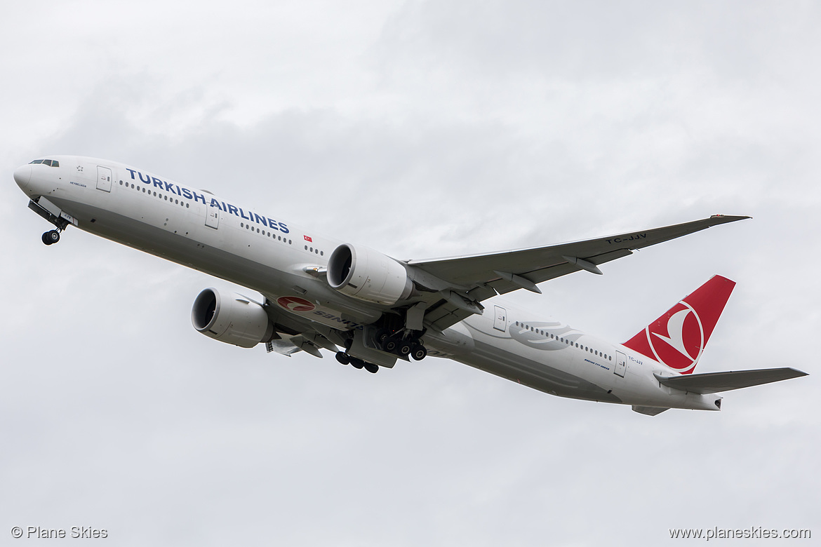 Turkish Airlines Boeing 777-300ER TC-JJV at London Heathrow Airport (EGLL/LHR)