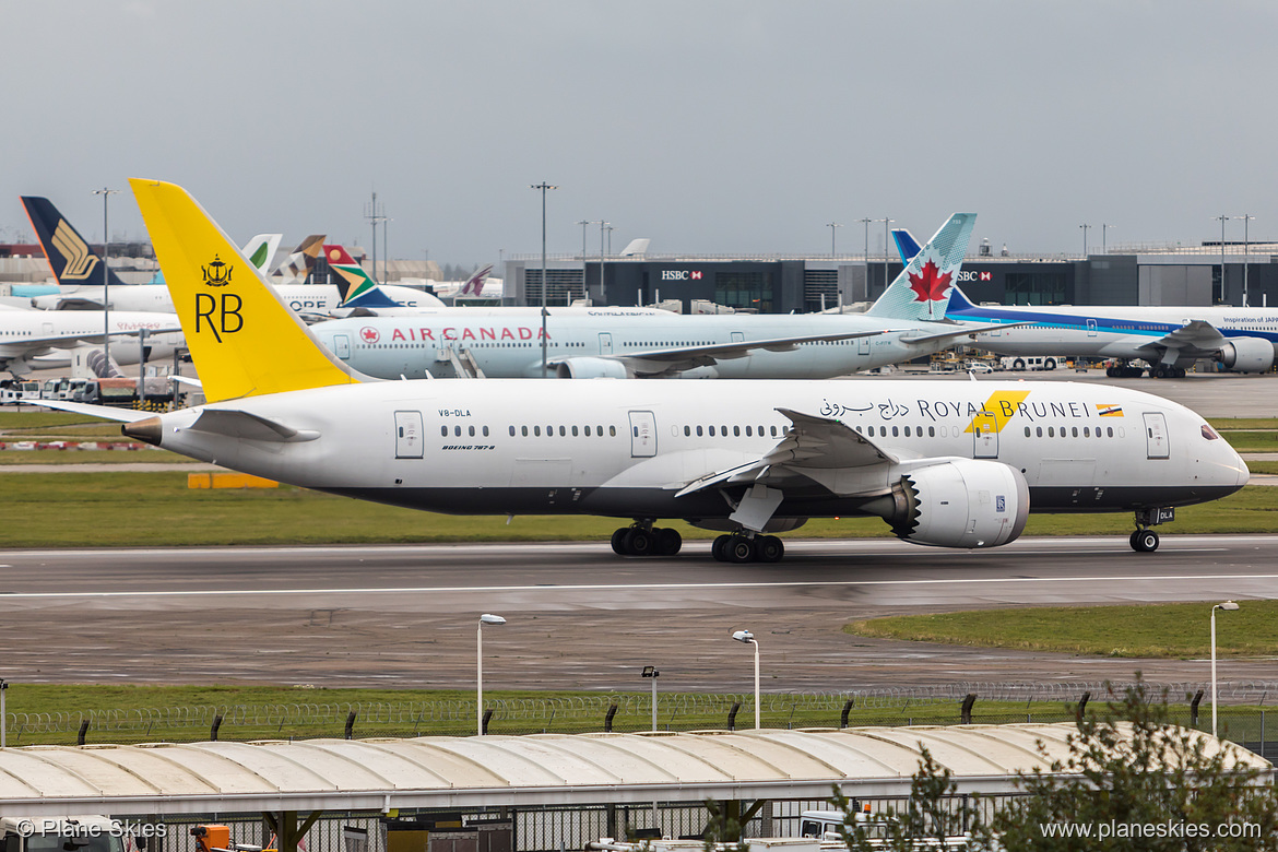 Royal Brunei Airlines Boeing 787-8 V8-DLA at London Heathrow Airport (EGLL/LHR) Royal Brunei Airlines Boeing 787-8 V8-DLA at London Heathrow Airport (EGLL/LHR)