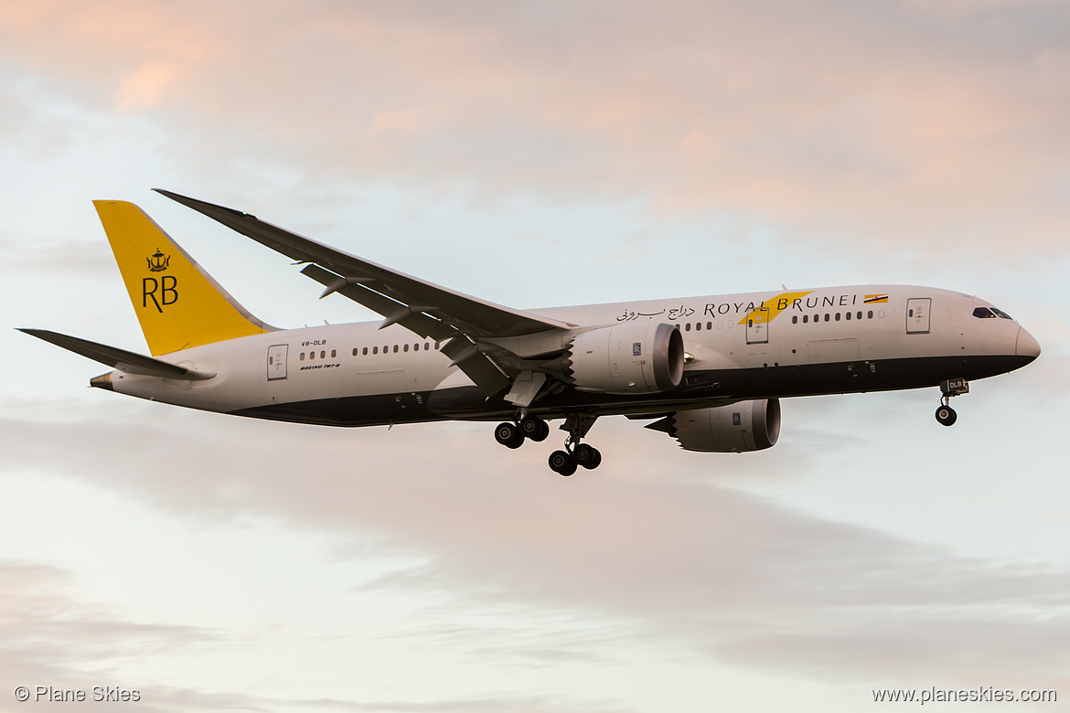 Royal Brunei Airlines Boeing 787-8 V8-DLB at London Heathrow Airport (EGLL/LHR) Royal Brunei Airlines Boeing 787-8 V8-DLB at London Heathrow Airport (EGLL/LHR)