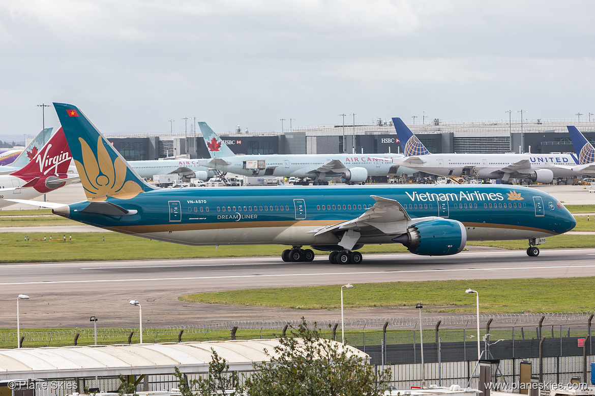 Vietnam Airlines Boeing 787-9 VN-A870 at London Heathrow Airport (EGLL/LHR) Vietnam Airlines Boeing 787-9 VN-A870 at London Heathrow Airport (EGLL/LHR)