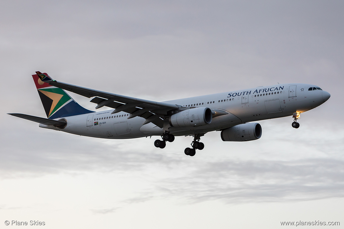 South African Airways Airbus A330-200 ZS-SXV at London Heathrow Airport (EGLL/LHR)