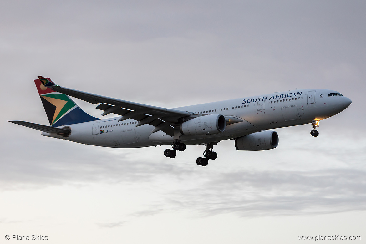 South African Airways Airbus A330-200 ZS-SXV at London Heathrow Airport (EGLL/LHR) South African Airways Airbus A330-200 ZS-SXV at London Heathrow Airport (EGLL/LHR)