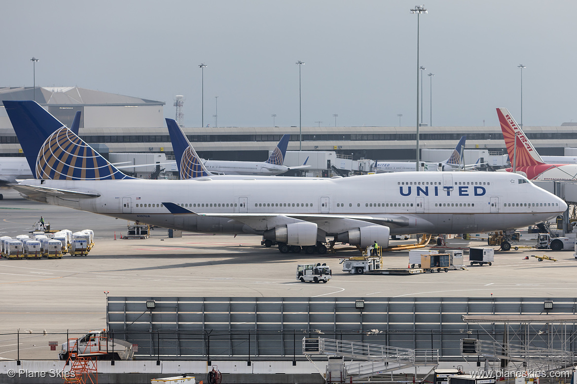 United Airlines Boeing 747-400 N107UA at San Francisco International Airport (KSFO/SFO) United Airlines Boeing 747-400 N107UA at San Francisco International Airport (KSFO/SFO)