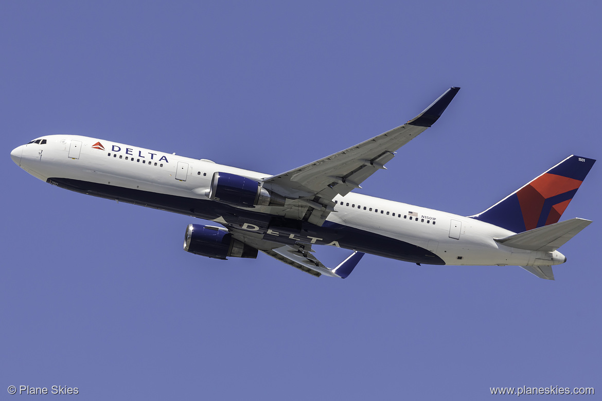 Delta Air Lines Boeing 767-300ER N1501P at San Francisco International Airport (KSFO/SFO)