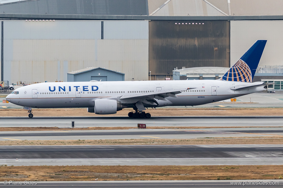 United Airlines Boeing 777-200ER N210UA at San Francisco International Airport (KSFO/SFO) United Airlines Boeing 777-200ER N210UA at San Francisco International Airport (KSFO/SFO)