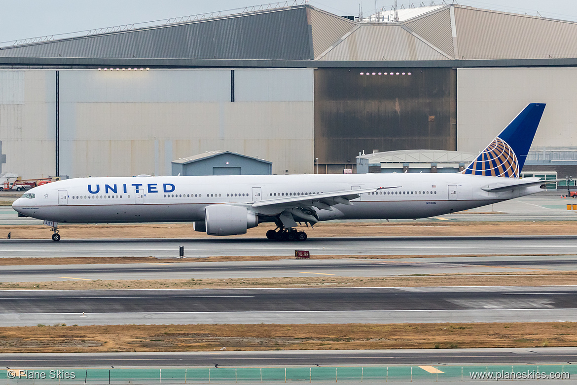 United Airlines Boeing 777-300ER N2331U at San Francisco International Airport (KSFO/SFO) United Airlines Boeing 777-300ER N2331U at San Francisco International Airport (KSFO/SFO)