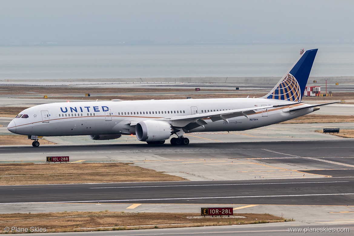 United Airlines Boeing 787-9 N27964 at San Francisco International Airport (KSFO/SFO)