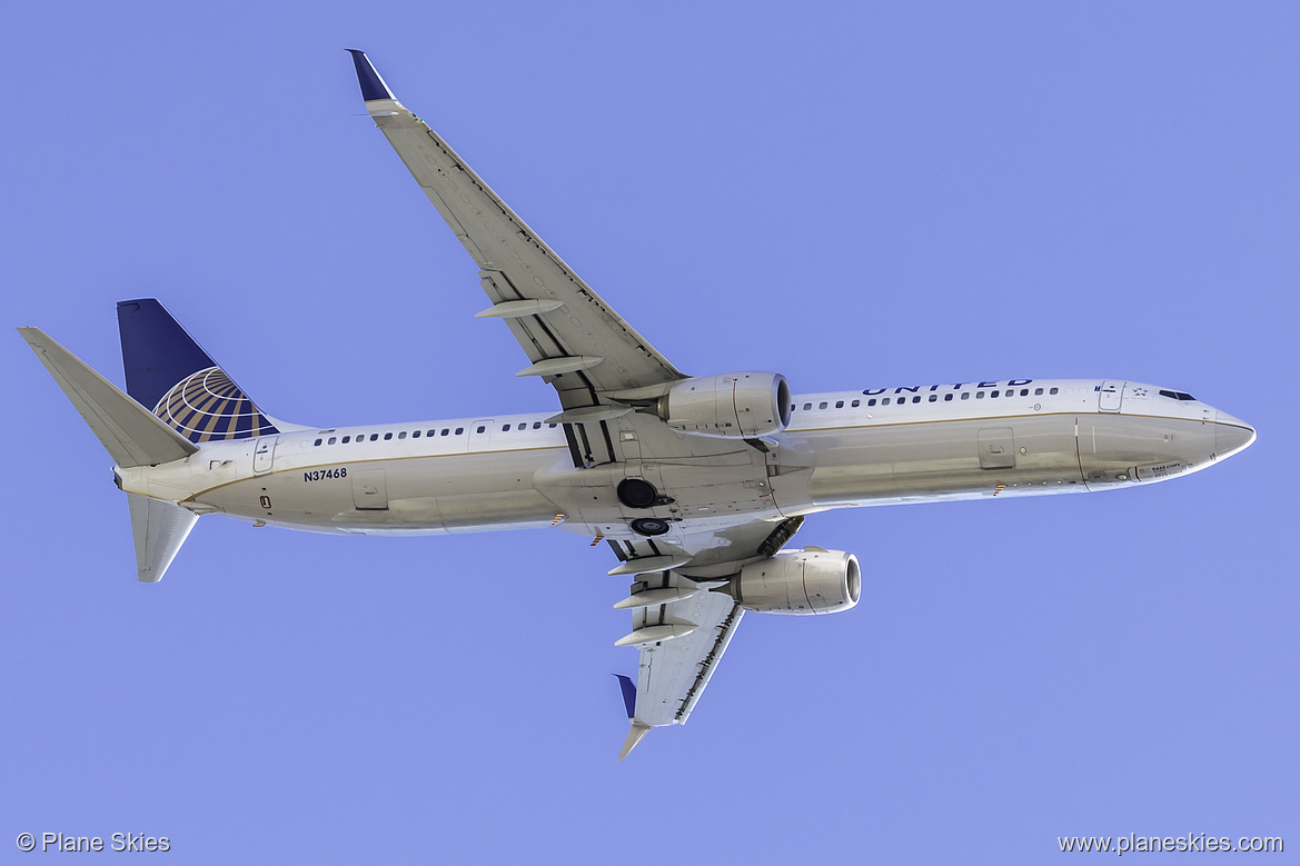 United Airlines Boeing 737-900ER N37468 at San Francisco International Airport (KSFO/SFO)