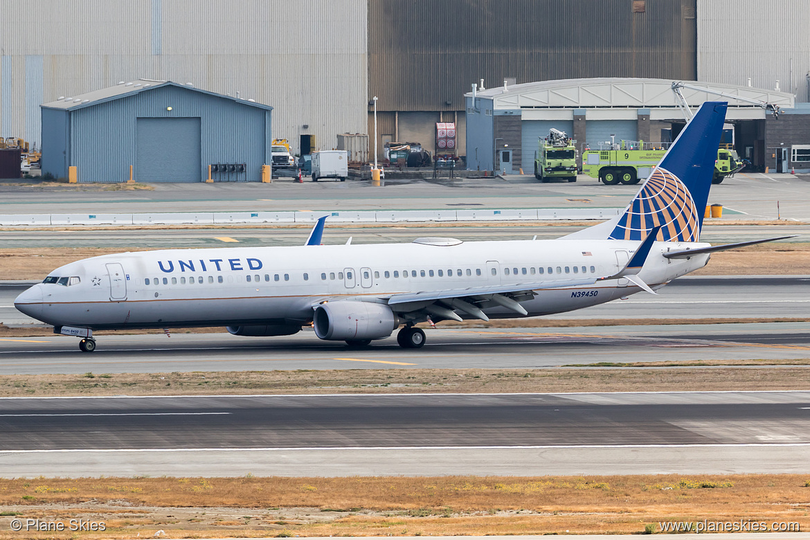 United Airlines Boeing 737-900ER N39450 at San Francisco International Airport (KSFO/SFO) United Airlines Boeing 737-900ER N39450 at San Francisco International Airport (KSFO/SFO)
