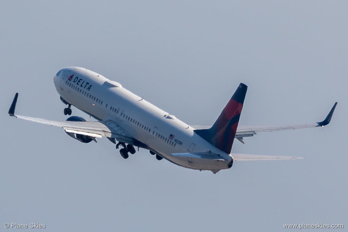 Delta Air Lines Boeing 737-900ER N821DN at San Francisco International Airport (KSFO/SFO)