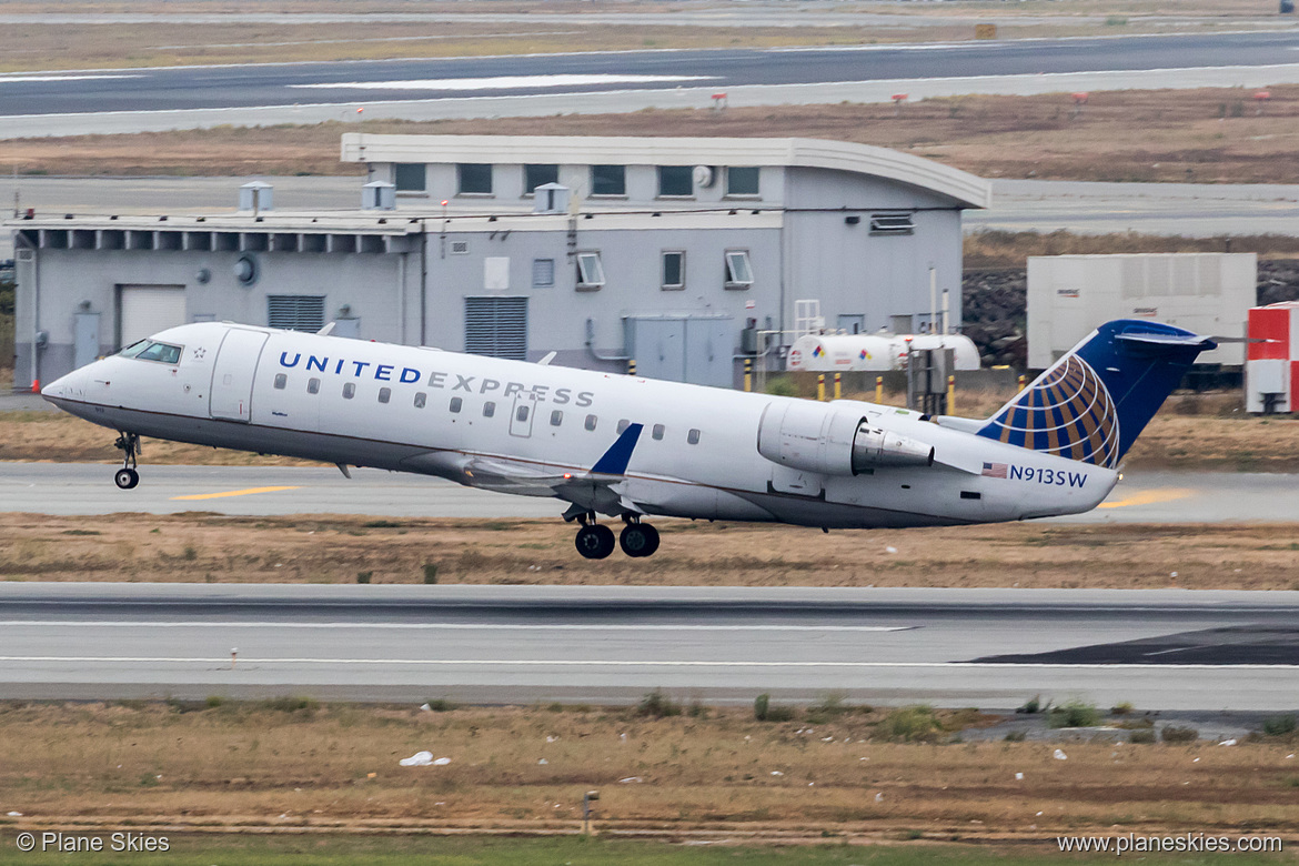 SkyWest Airlines Canadair CRJ-200 N913SW at San Francisco International Airport (KSFO/SFO)