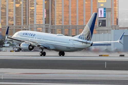 United Airlines Boeing 737-800 N14235 at McCarran International Airport (KLAS/LAS) United Airlines Boeing 737-800 N14235 at McCarran International Airport (KLAS/LAS)