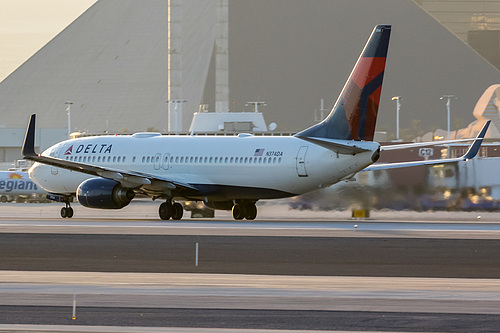 Delta Air Lines Boeing 737-800 N374DA at McCarran International Airport (KLAS/LAS)