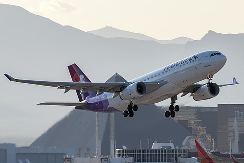 Hawaiian Airlines Airbus A330-200 N391HA at McCarran International Airport (KLAS/LAS)