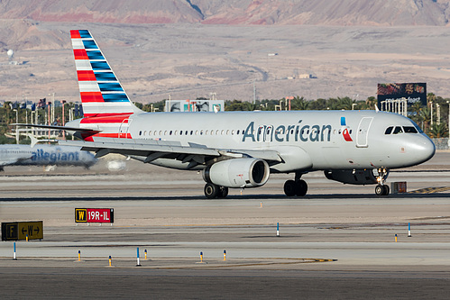 American Airlines Airbus A320-200 N664AW at McCarran International Airport (KLAS/LAS) American Airlines Airbus A320-200 N664AW at McCarran International Airport (KLAS/LAS)