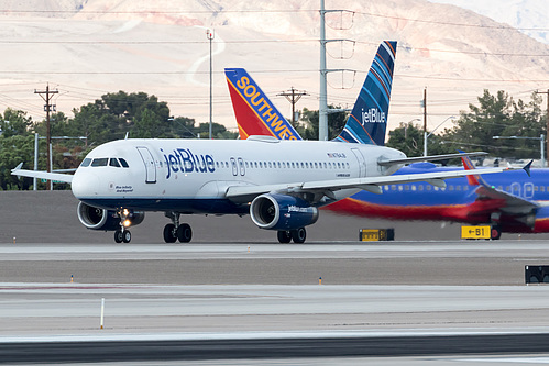 JetBlue Airways Airbus A320-200 N784JB at McCarran International Airport (KLAS/LAS) JetBlue Airways Airbus A320-200 N784JB at McCarran International Airport (KLAS/LAS)