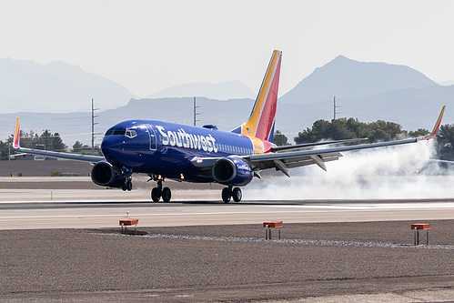 Southwest Airlines Boeing 737-700 N784SW at McCarran International Airport (KLAS/LAS)