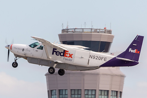 FedEx Cessna 208B Super Cargomaster N920FE at McCarran International Airport (KLAS/LAS) FedEx Cessna 208B Super Cargomaster N920FE at McCarran International Airport (KLAS/LAS)