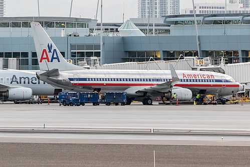 American Airlines Boeing 737-800 N962AN at McCarran International Airport (KLAS/LAS)