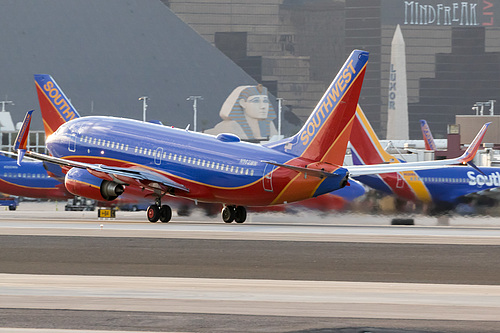 Southwest Airlines Boeing 737-700 N962WN at McCarran International Airport (KLAS/LAS)