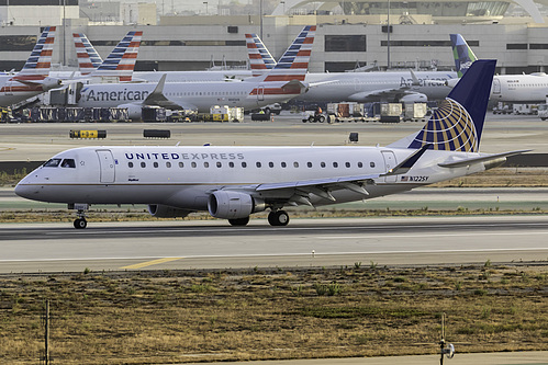 SkyWest Airlines Embraer ERJ-175 N122SY at Los Angeles International Airport (KLAX/LAX) SkyWest Airlines Embraer ERJ-175 N122SY at Los Angeles International Airport (KLAX/LAX)