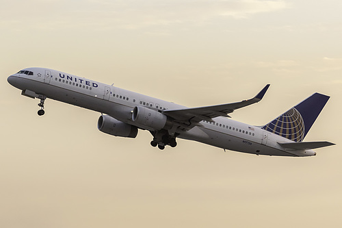 United Airlines Boeing 757-200 N17126 at Los Angeles International Airport (KLAX/LAX) United Airlines Boeing 757-200 N17126 at Los Angeles International Airport (KLAX/LAX)