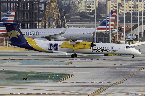 Horizon Air DHC Dash-8-400 N403QX at Los Angeles International Airport (KLAX/LAX)