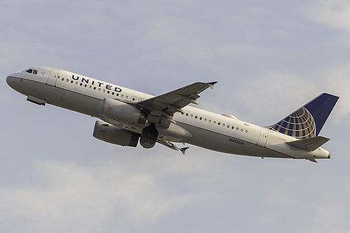 United Airlines Airbus A320-200 N495UA at Los Angeles International Airport (KLAX/LAX)