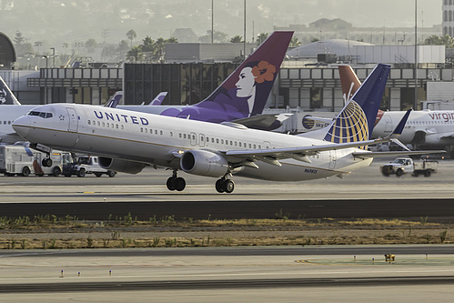 United Airlines Boeing 737-900ER N69813 at Los Angeles International Airport (KLAX/LAX)