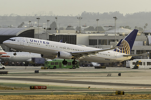 United Airlines Boeing 737-900ER N69838 at Los Angeles International Airport (KLAX/LAX)