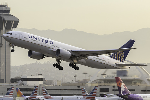 United Airlines Boeing 777-200 N776UA at Los Angeles International Airport (KLAX/LAX) United Airlines Boeing 777-200 N776UA at Los Angeles International Airport (KLAX/LAX)