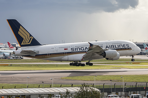 Singapore Airlines Airbus A380-800 9V-SKL at London Heathrow Airport (EGLL/LHR) Singapore Airlines Airbus A380-800 9V-SKL at London Heathrow Airport (EGLL/LHR)