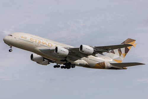 Etihad Airways Airbus A380-800 A6-API at London Heathrow Airport (EGLL/LHR) Etihad Airways Airbus A380-800 A6-API at London Heathrow Airport (EGLL/LHR)