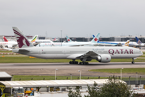 Qatar Airways Boeing 777-300ER A7-BED at London Heathrow Airport (EGLL/LHR) Qatar Airways Boeing 777-300ER A7-BED at London Heathrow Airport (EGLL/LHR)