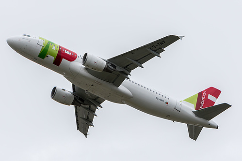 TAP Portugal Airbus A320-200 CS-TNY at London Heathrow Airport (EGLL/LHR)