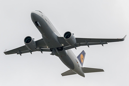 Lufthansa Airbus A320neo D-AINH at London Heathrow Airport (EGLL/LHR)