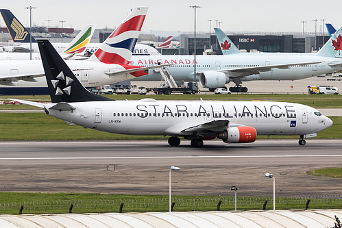 Scandinavian Airlines Boeing 737-800 LN-RRW at London Heathrow Airport (EGLL/LHR) Scandinavian Airlines Boeing 737-800 LN-RRW at London Heathrow Airport (EGLL/LHR)