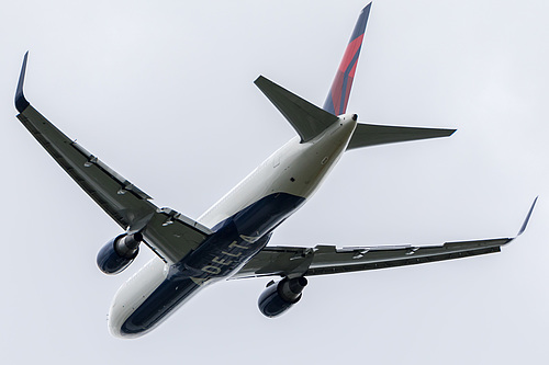 Delta Air Lines Boeing 767-300ER N1611B at London Heathrow Airport (EGLL/LHR)