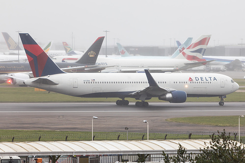 Delta Air Lines Boeing 767-300ER N171DN at London Heathrow Airport (EGLL/LHR)