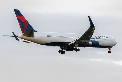 Delta Air Lines Boeing 767-300ER N176DN at London Heathrow Airport (EGLL/LHR)