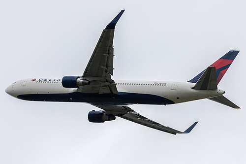 Delta Air Lines Boeing 767-300ER N177DN at London Heathrow Airport (EGLL/LHR)