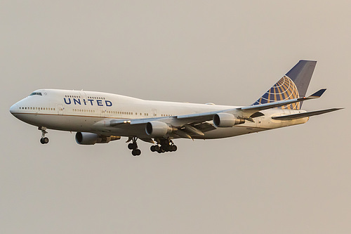United Airlines Boeing 747-400 N180UA at London Heathrow Airport (EGLL/LHR)