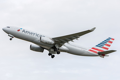 American Airlines Airbus A330-200 N280AY at London Heathrow Airport (EGLL/LHR)