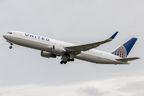 United Airlines Boeing 767-300ER N660UA at London Heathrow Airport (EGLL/LHR)