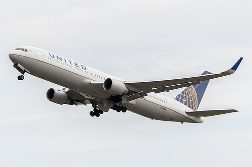 United Airlines Boeing 767-300ER N674UA at London Heathrow Airport (EGLL/LHR)