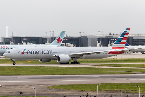 American Airlines Boeing 777-300ER N724AN at London Heathrow Airport (EGLL/LHR)